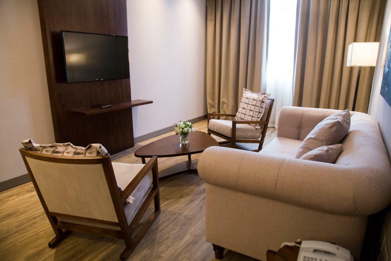 Hotel Land Plaza ラプラタ エクステリア 写真